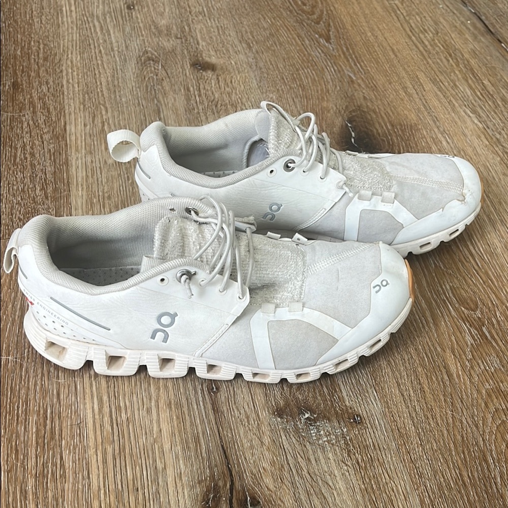 On Running Women's Athletic Shoes - White